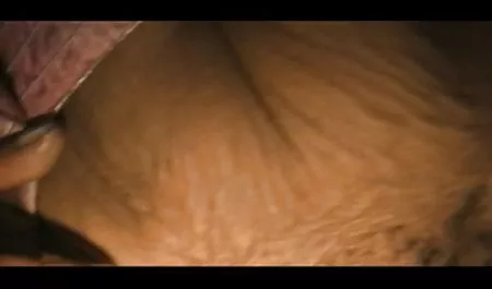 செக்ஸ் இளம் அழகான செக்ஸ் ஸ்ட்ராபெரி பெண்கள் மழை