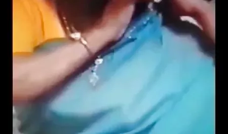 ப்ரூக் மற்றும் ஏஞ்சலினா மிகவும் மென்மையான சிற்றின்ப ஒரு கவர்ச்சியான பெண்
