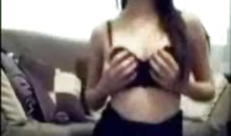 மாதிரி அழகான ஆபாச முதிர்ந்த டீன் லோலா ஒல்லியாக டிப்